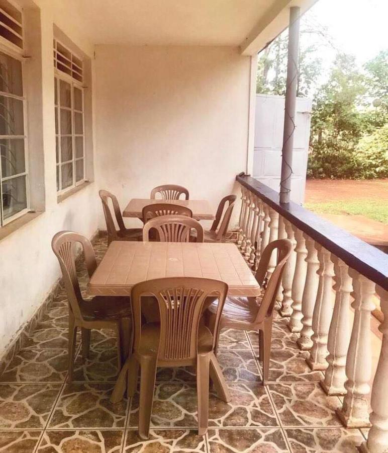 Homestaystudio62 Jinja Bagian luar foto