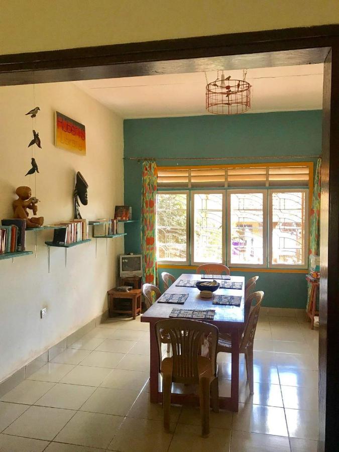 Homestaystudio62 Jinja Bagian luar foto