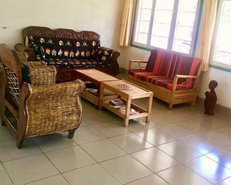 Homestaystudio62 Jinja Bagian luar foto