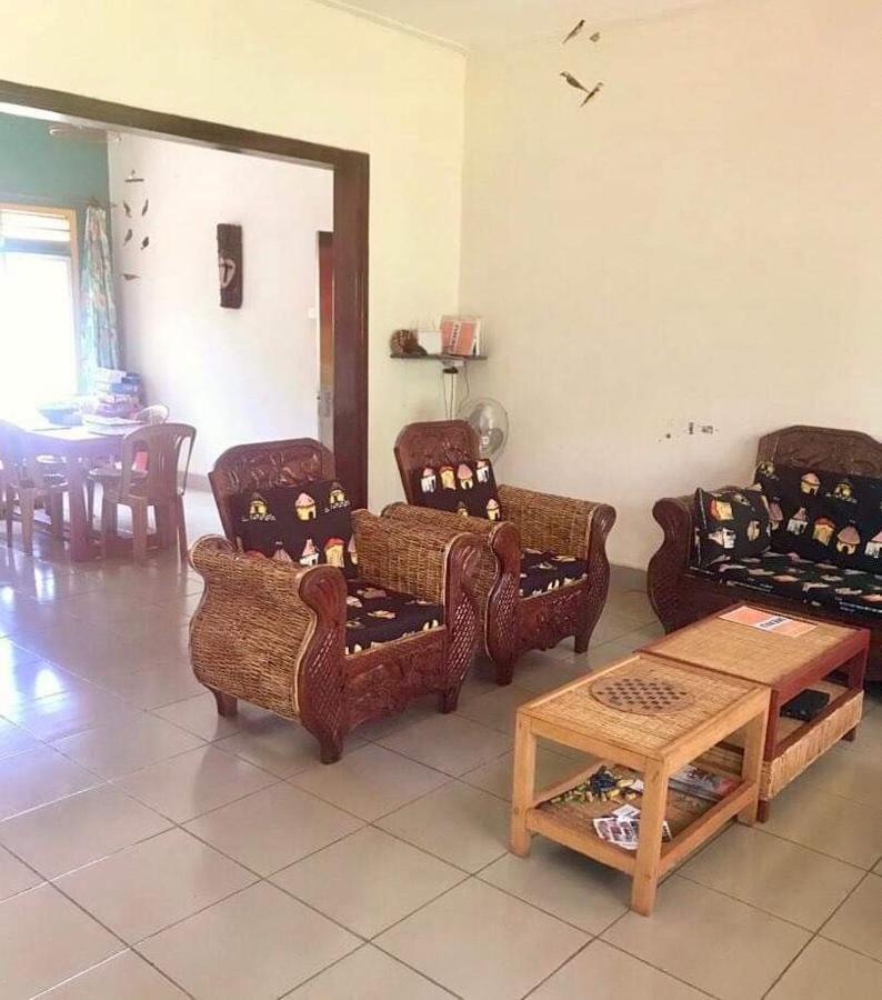 Homestaystudio62 Jinja Bagian luar foto